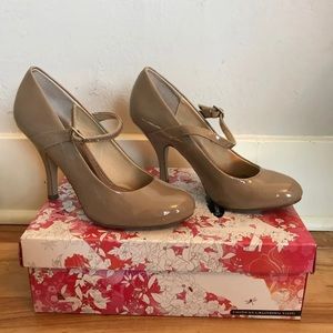 NEW chinese laundry patent nude heels 7